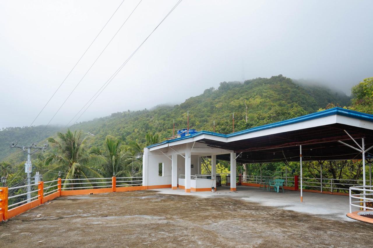 C Star Travellers Inn Oslob Buitenkant foto