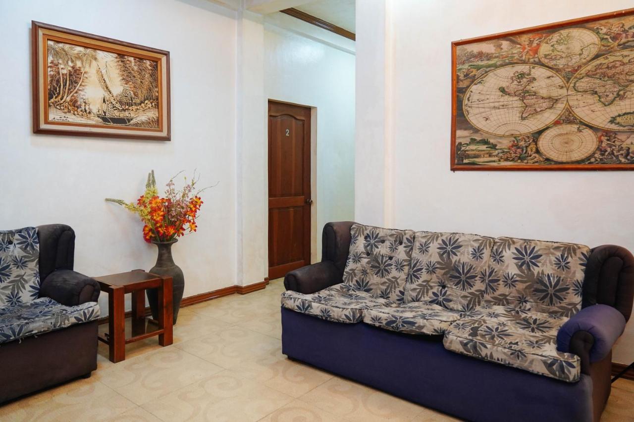 C Star Travellers Inn Oslob Buitenkant foto