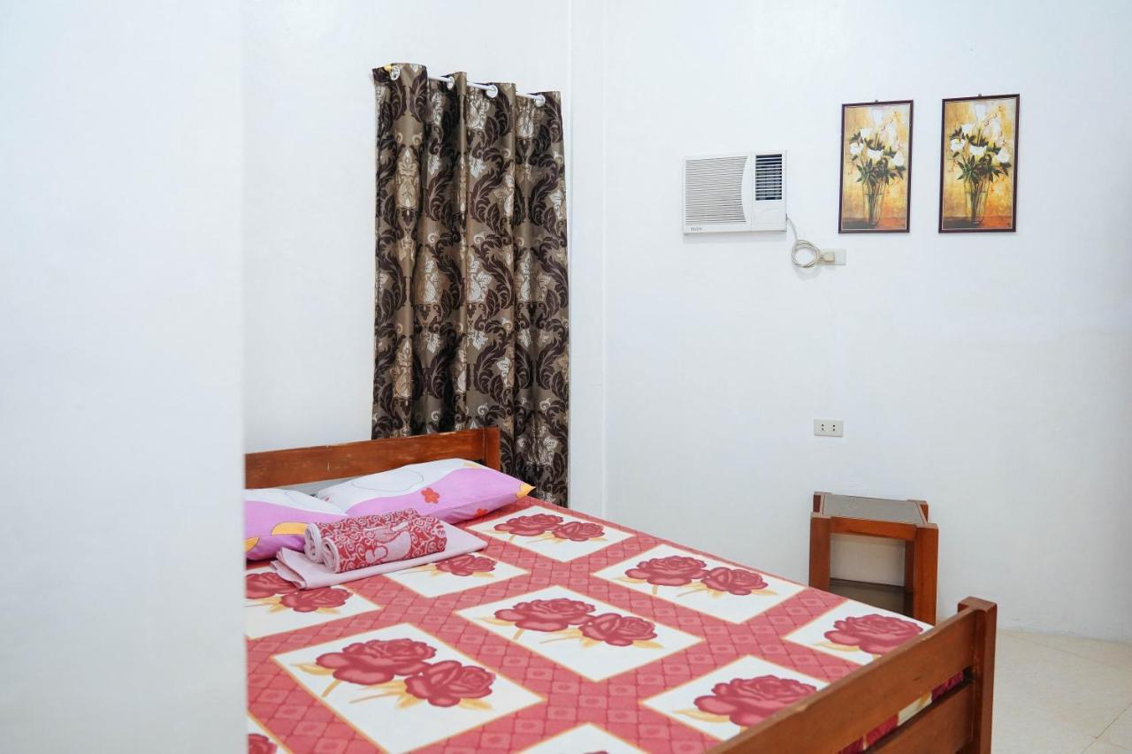 C Star Travellers Inn Oslob Buitenkant foto