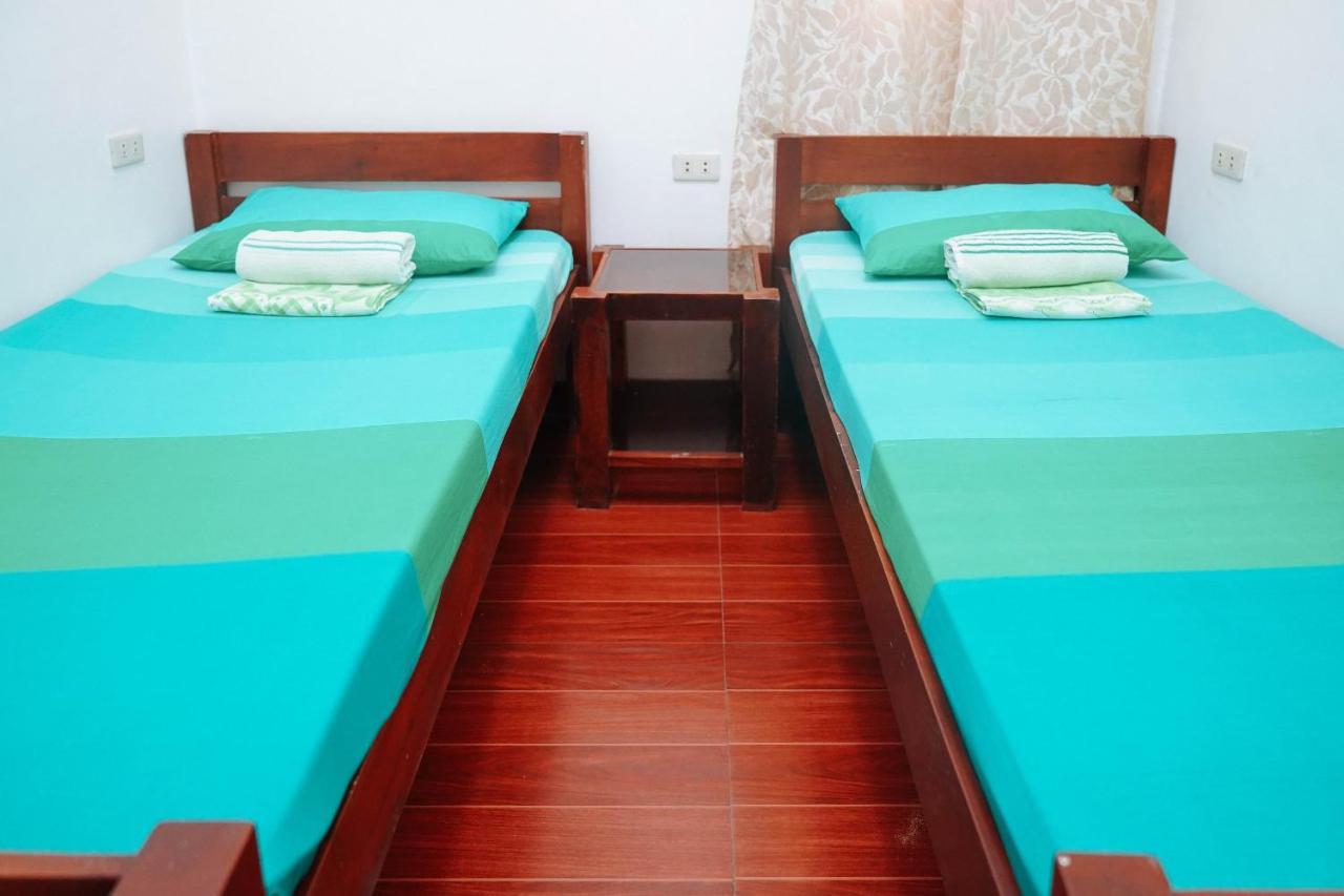 C Star Travellers Inn Oslob Buitenkant foto