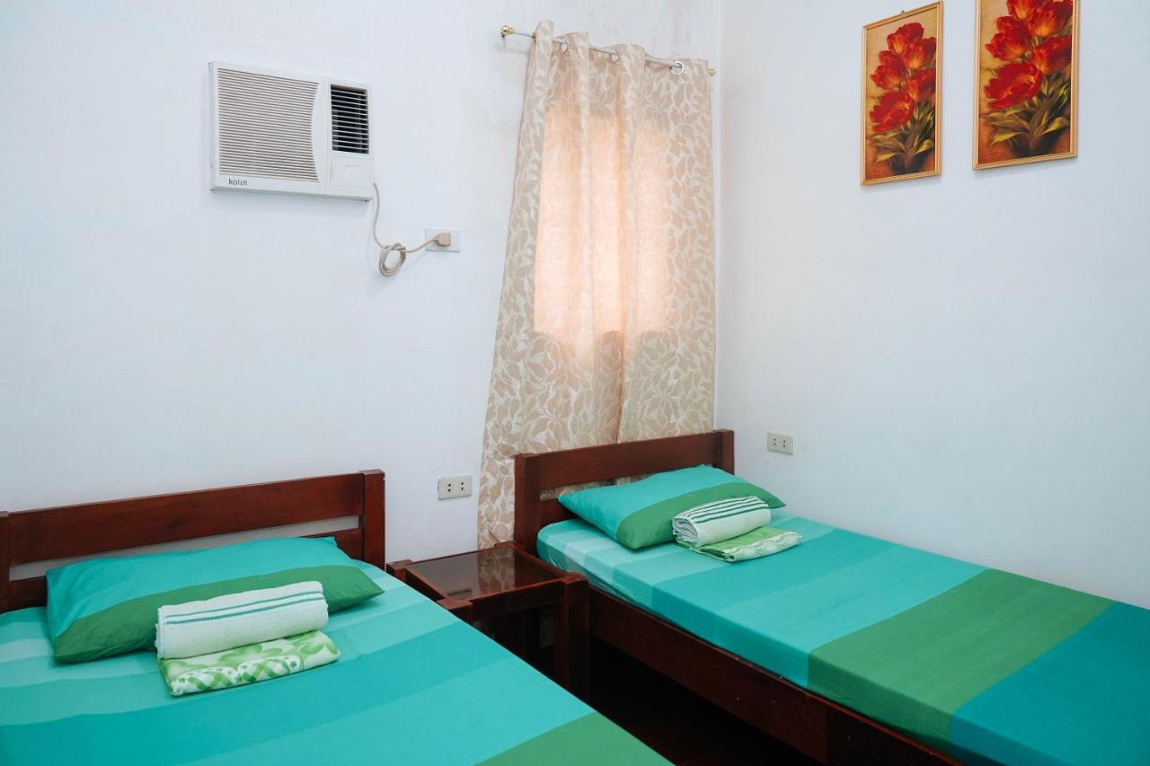 C Star Travellers Inn Oslob Buitenkant foto