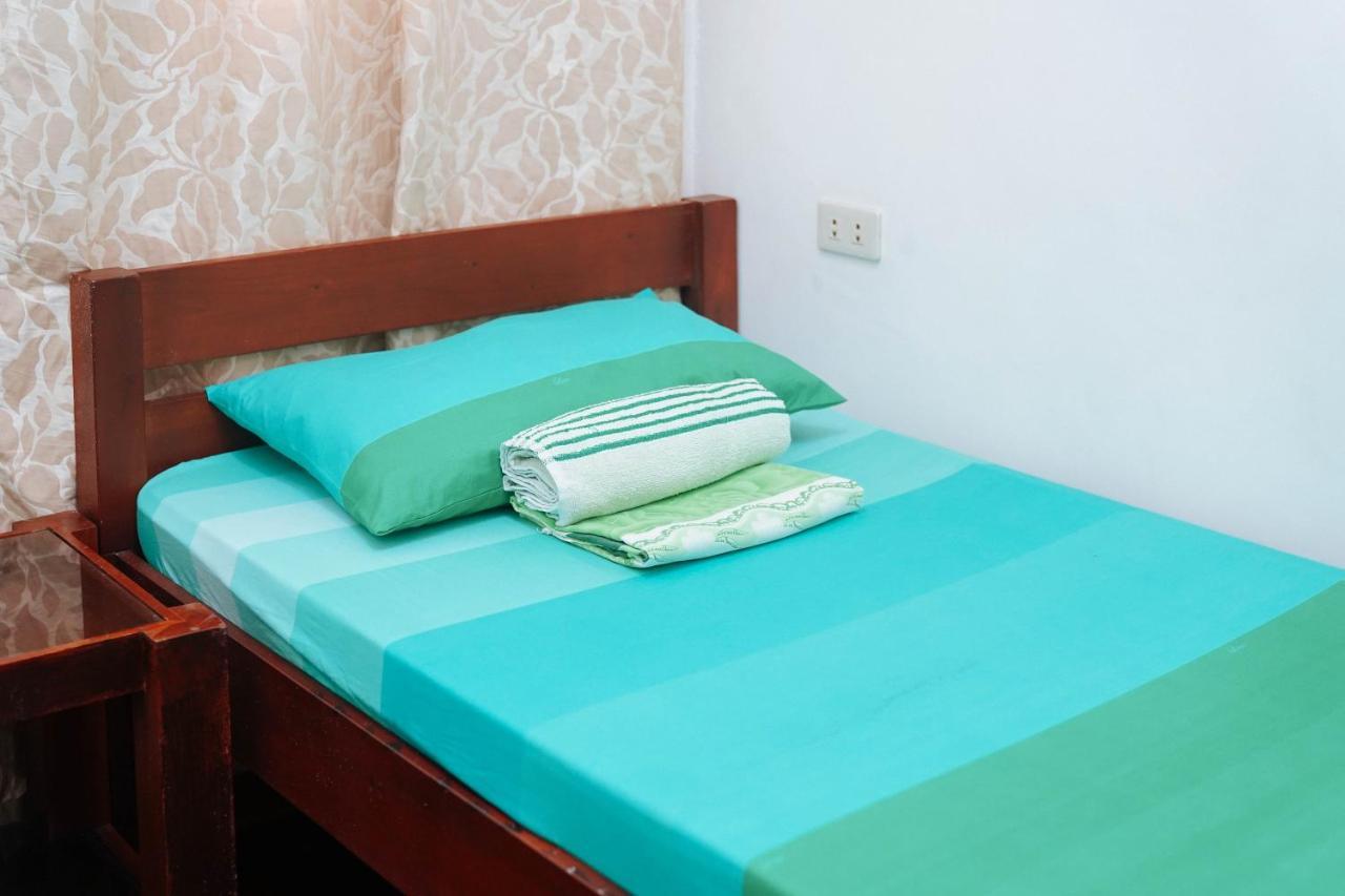 C Star Travellers Inn Oslob Buitenkant foto