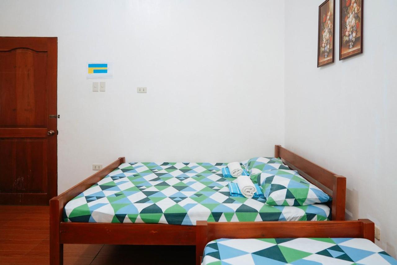 C Star Travellers Inn Oslob Buitenkant foto